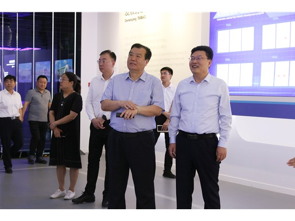 淄博市委副书记、市长赵庆文到尊龙凯时集团调研指导